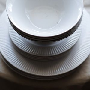 Dinnerware set - 11 plates & bowls